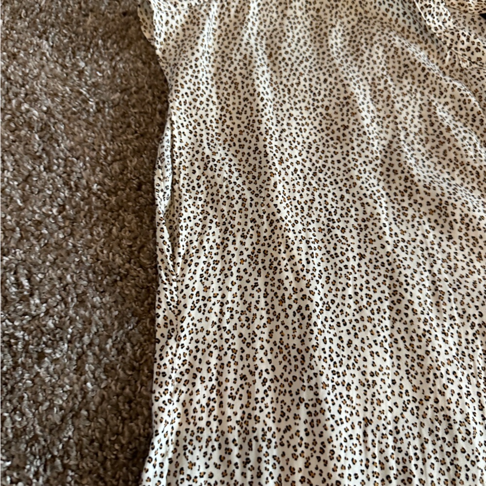 Banana Republic sleeveless blouse medium animal print cheetah button front - Picture 9 of 15